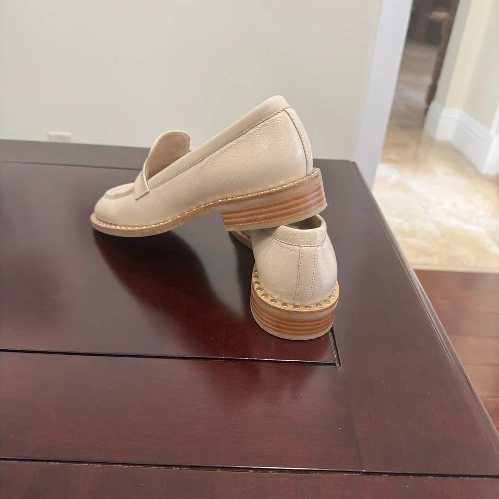 Stuart Weitzman Cream Flats with Suede Finish 8 Narrow - Picture 3 of 5
